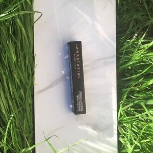 Liquid waterproof matte lipstick
